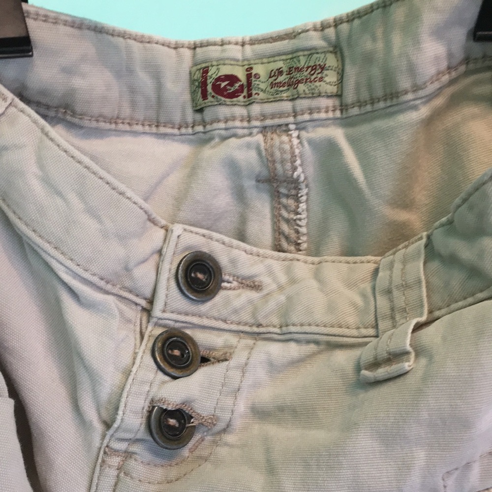 Shorts - Picture 3 of 4